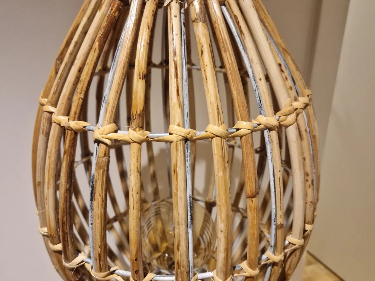 Billede 4 - Lampe incl flet/bambus skærm og pærer 