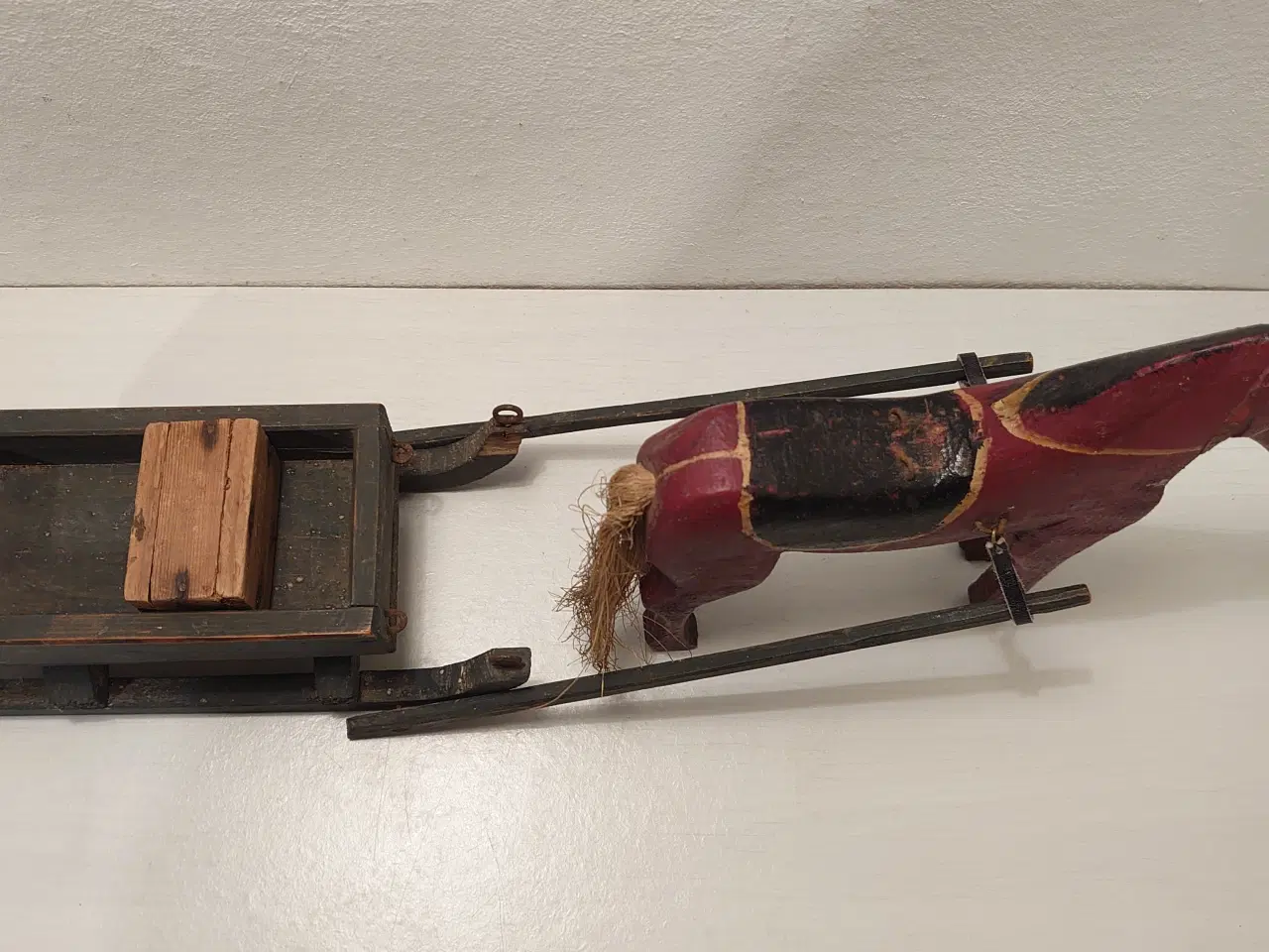 Billede 3 - Fængselslegetøj: Kane med hest. Ca 1930. L 42cm