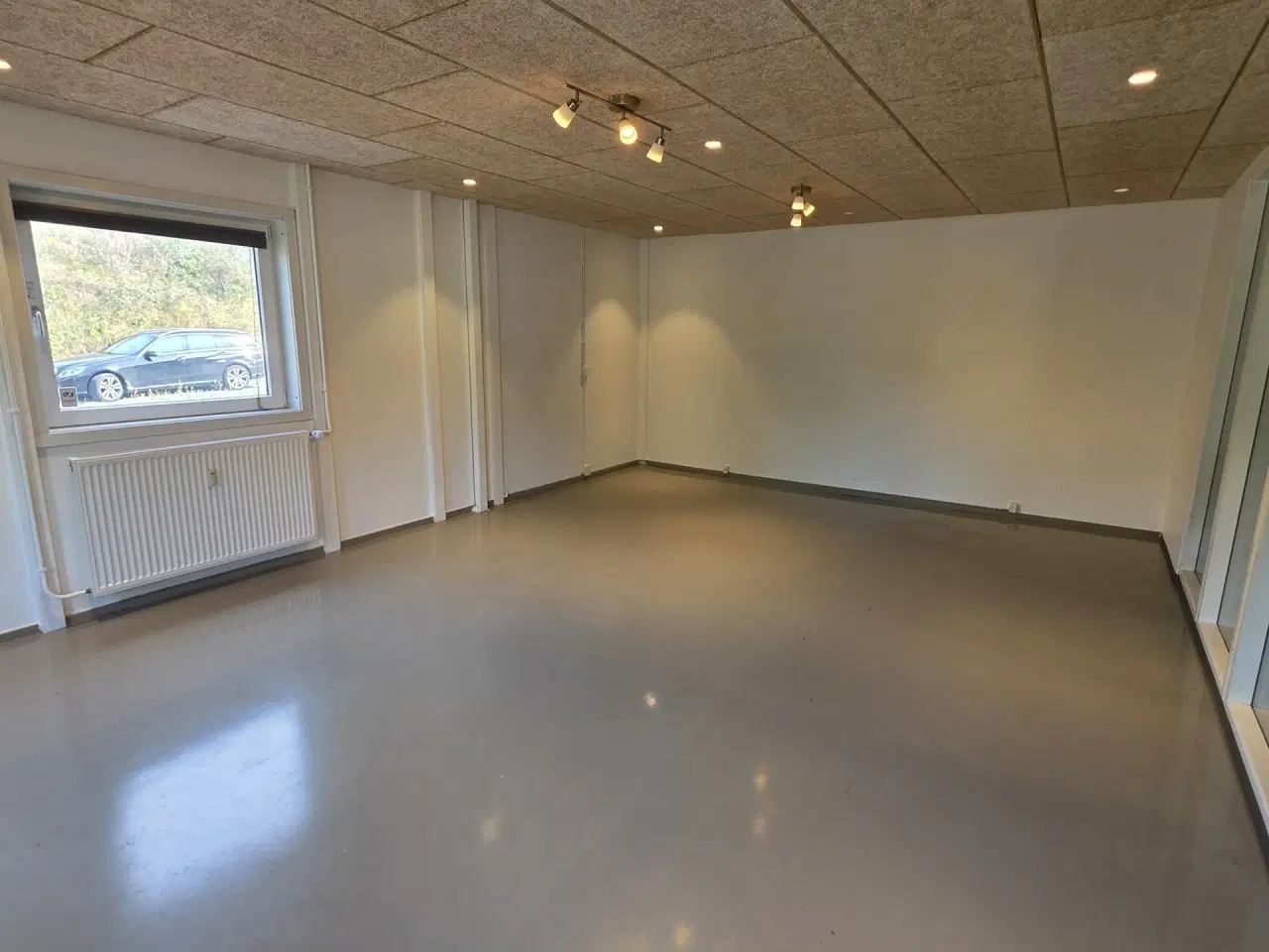 Billede 4 - Velkommen til et flot og funktionelt erhvervslejemål beliggende centralt i Værebro. Ølstykke.
