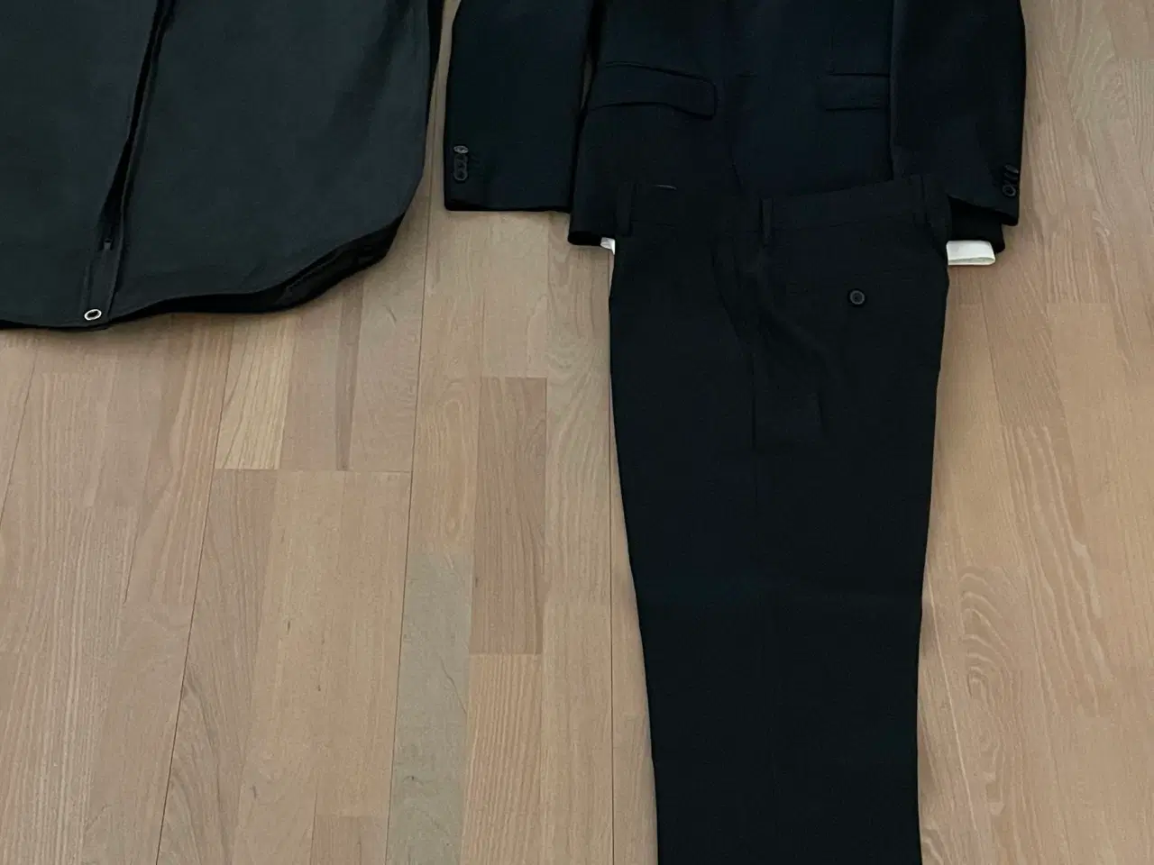 Billede 1 - Matinique jakkesæt i sort