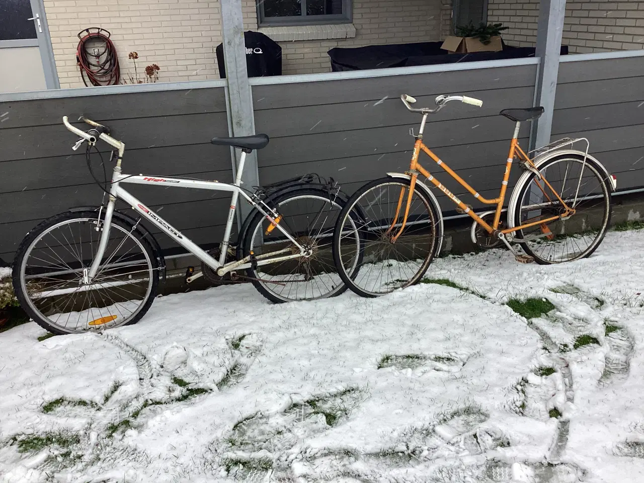 Billede 1 - 2 stk. ældre cykler.