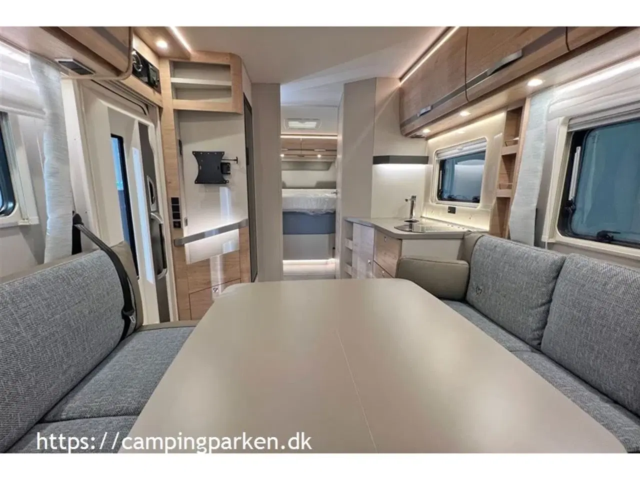 Billede 7 - 2023 - Dethleffs Pulse Classic T 7051 DBL   Udlejes: Ny autocamper med queens bed og rummelig siddegruppe