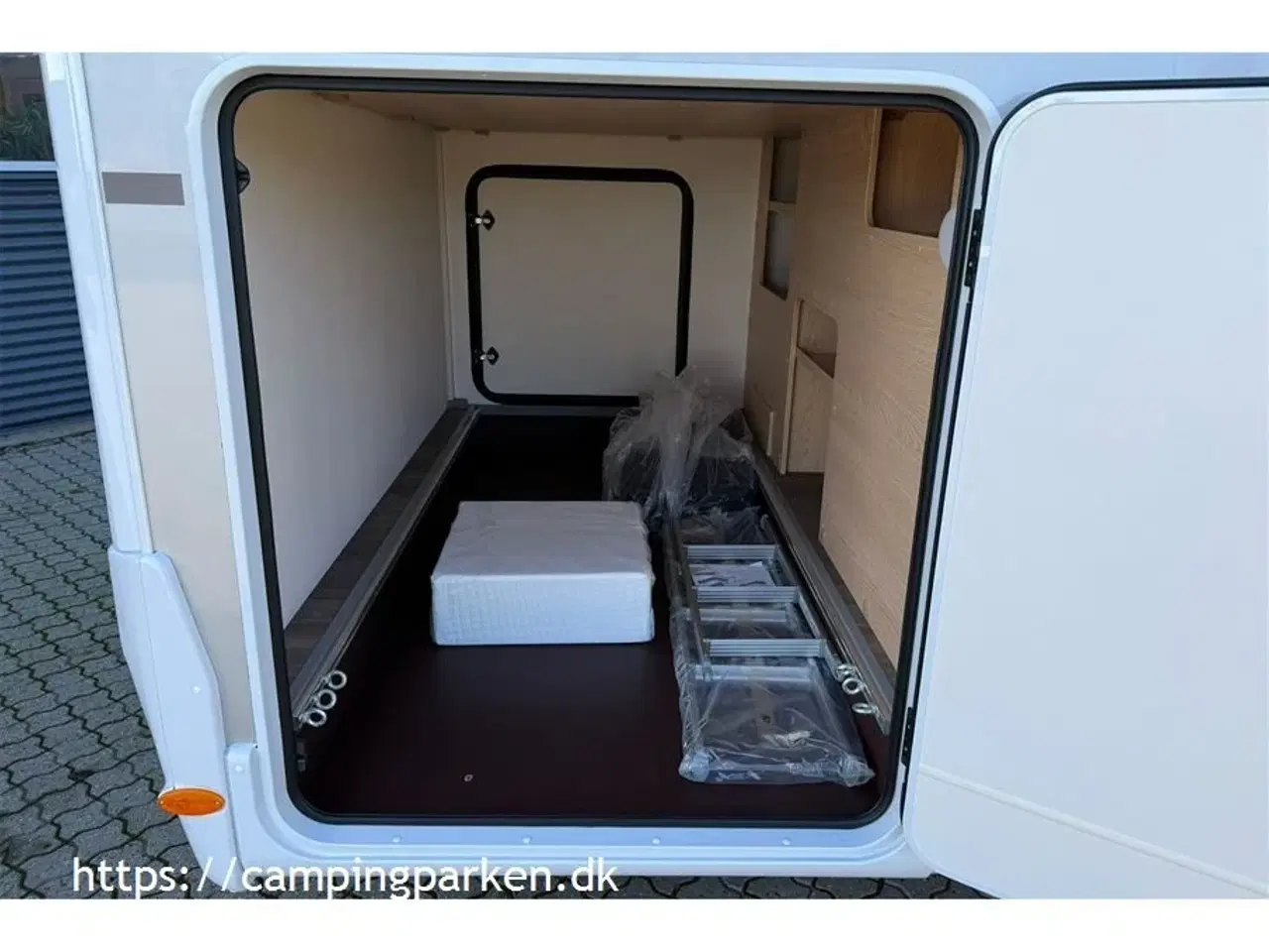 Billede 16 - 2026 - SunLight I 68 Adventure Edition   Sunlights flagskib med enkeltsenge, automatgear, 180hk og 4.400 kg. chassis