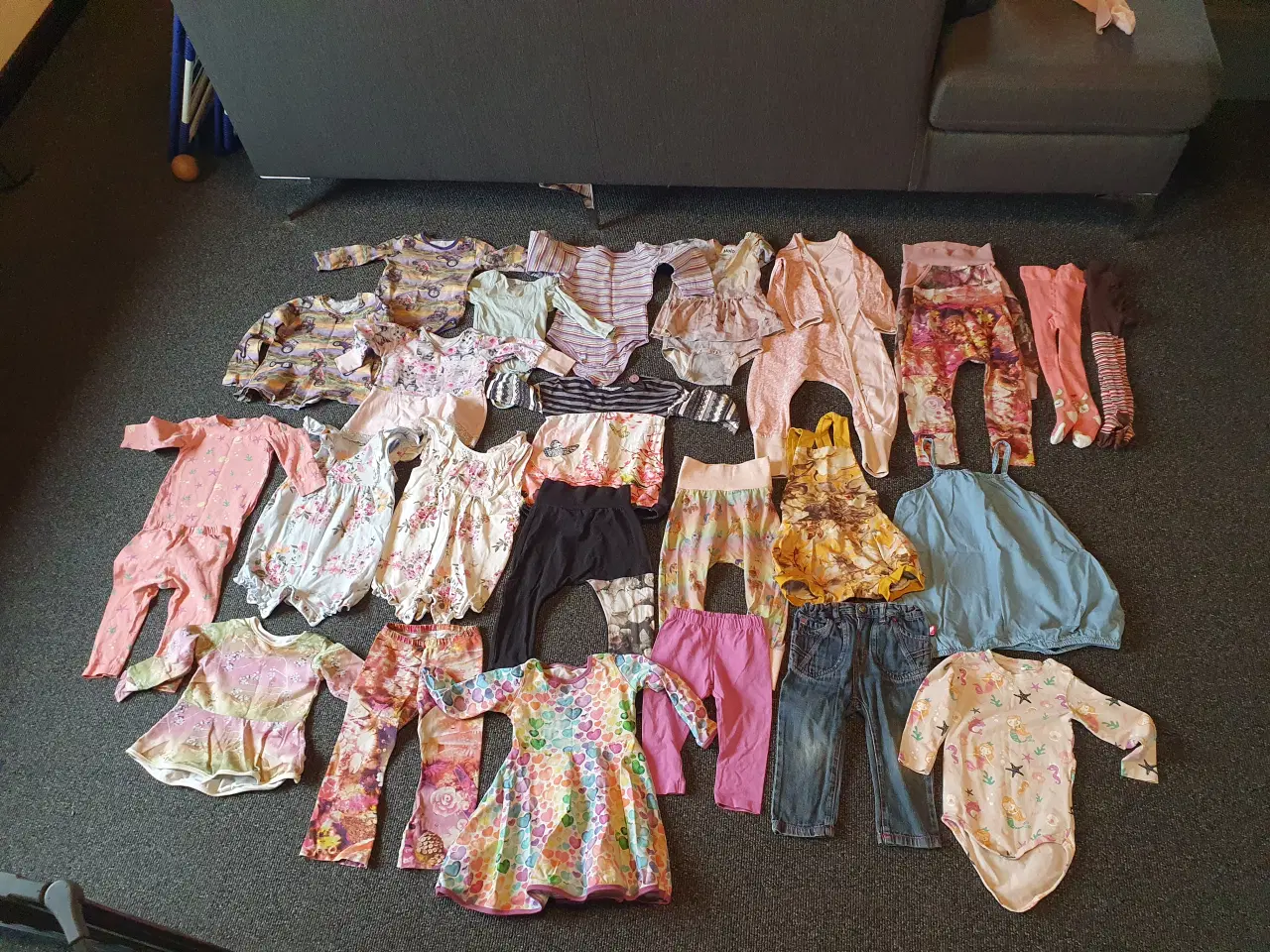 Billede 2 - Stor pigetøj pakke fra 0-1,5 år over 200 stk.tøj