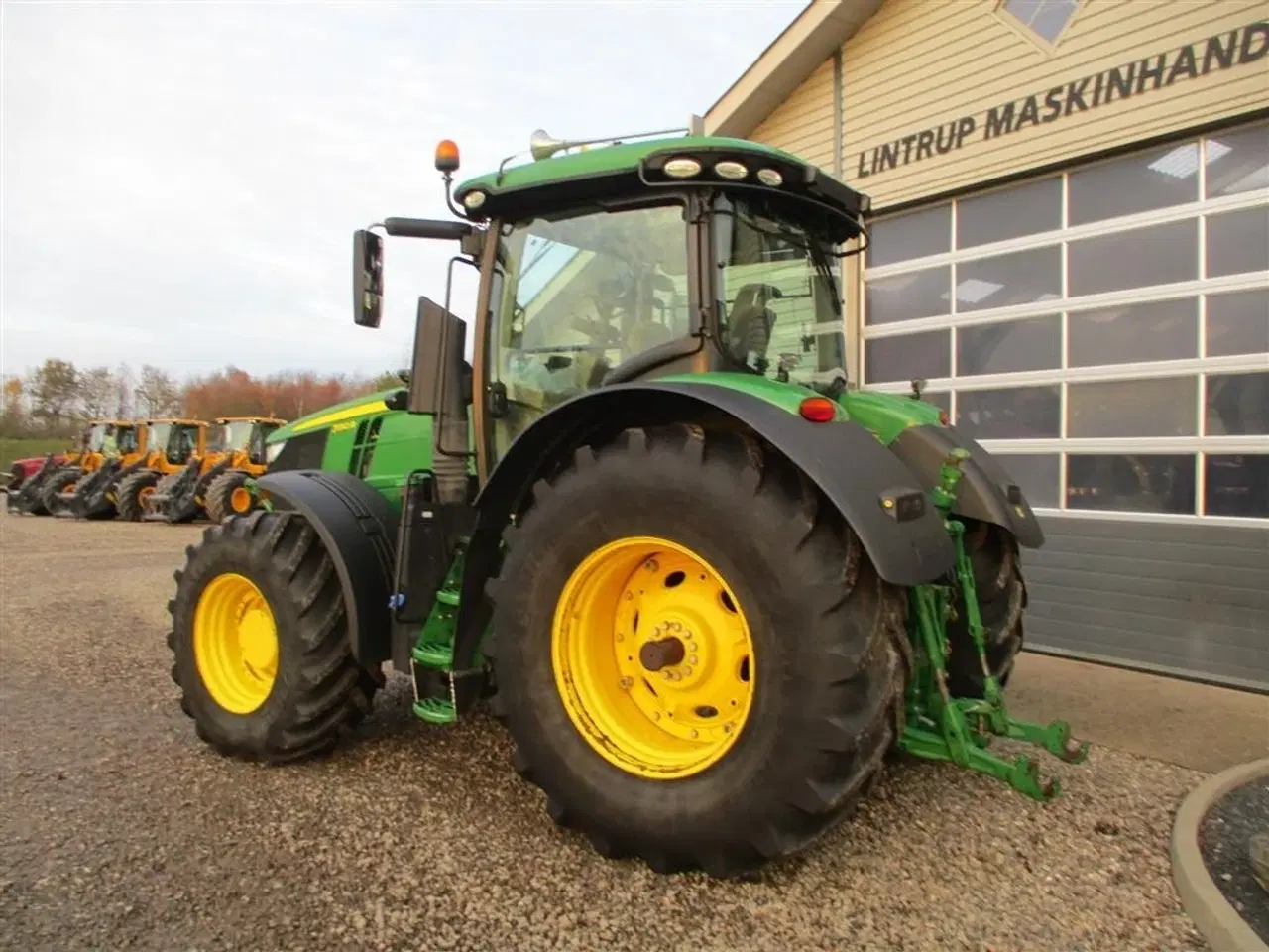 Billede 3 - John Deere 7310R Med frontlift og frontPTO en ejers gård traktor