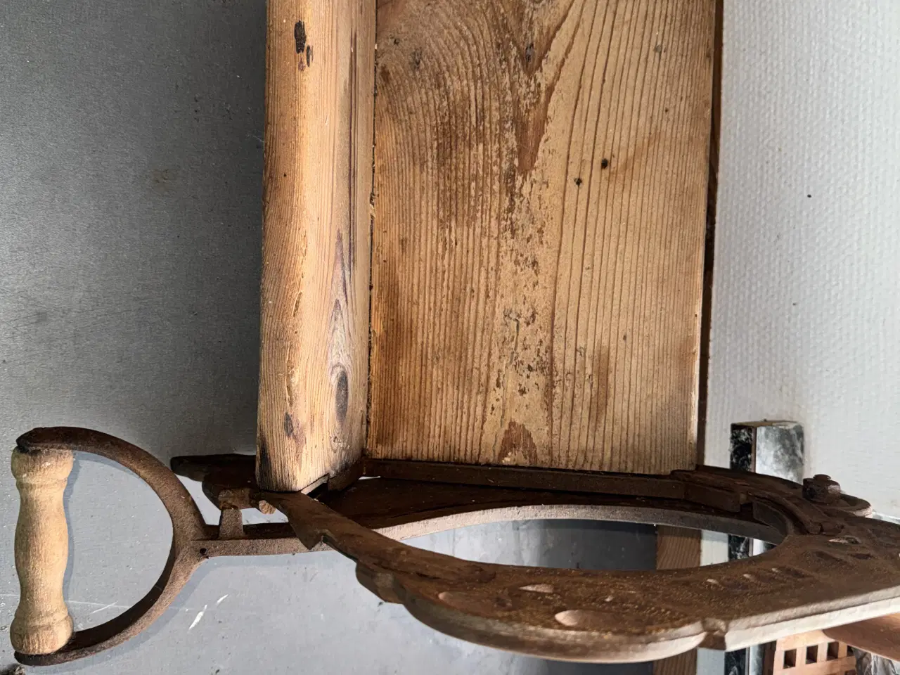 Billede 3 - Gammel brødskærer i støbejern og træ