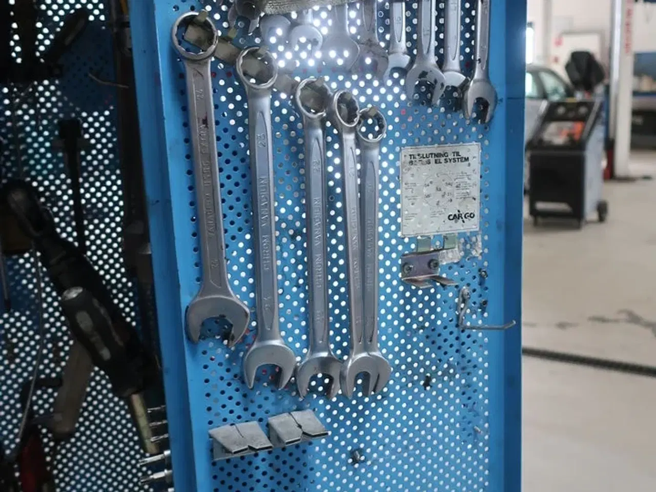 Billede 7 - Værktøjsskab med indhold