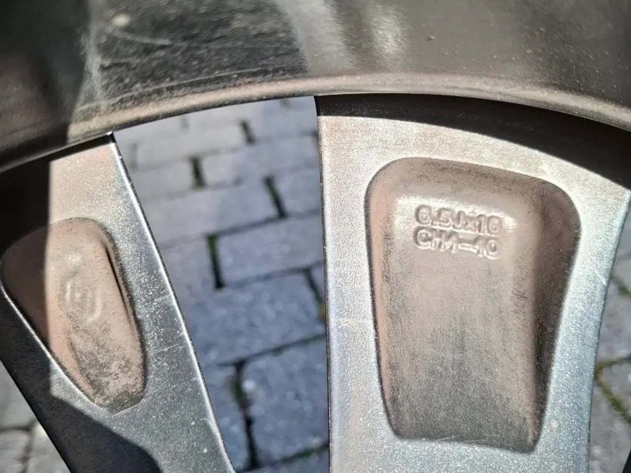 Billede 2 - Sommerdæk på alufælge.