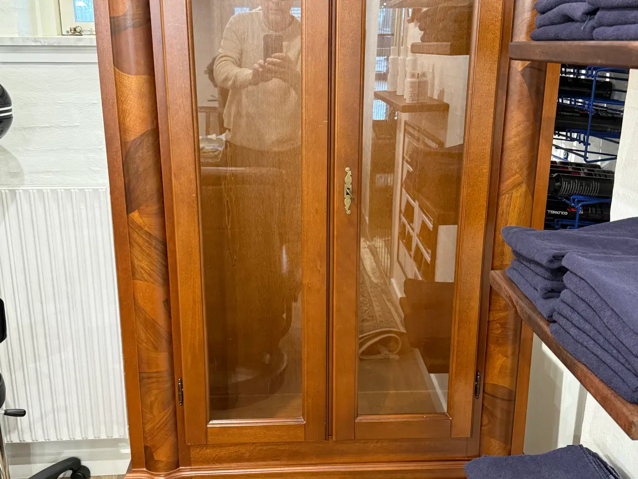 Billede 1 - vitrineskab