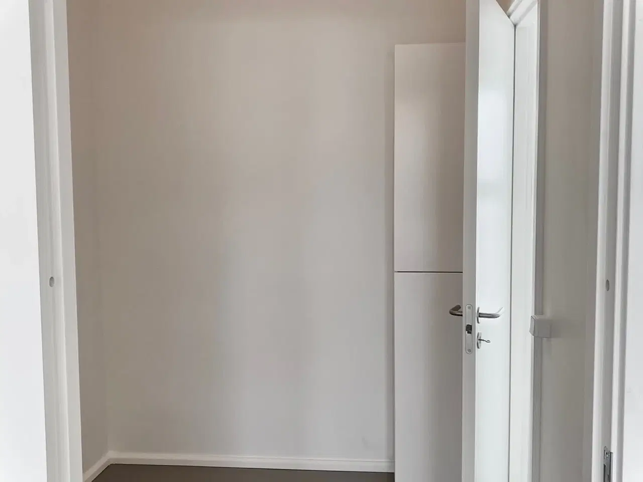 Billede 3 - Butiks-/kliniklejemål på 32 m² – Ledigt fra 01.01.2026