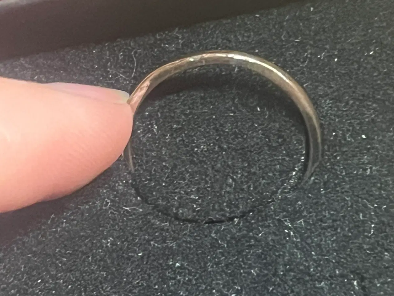 Billede 5 - Sølv ring med diamant design