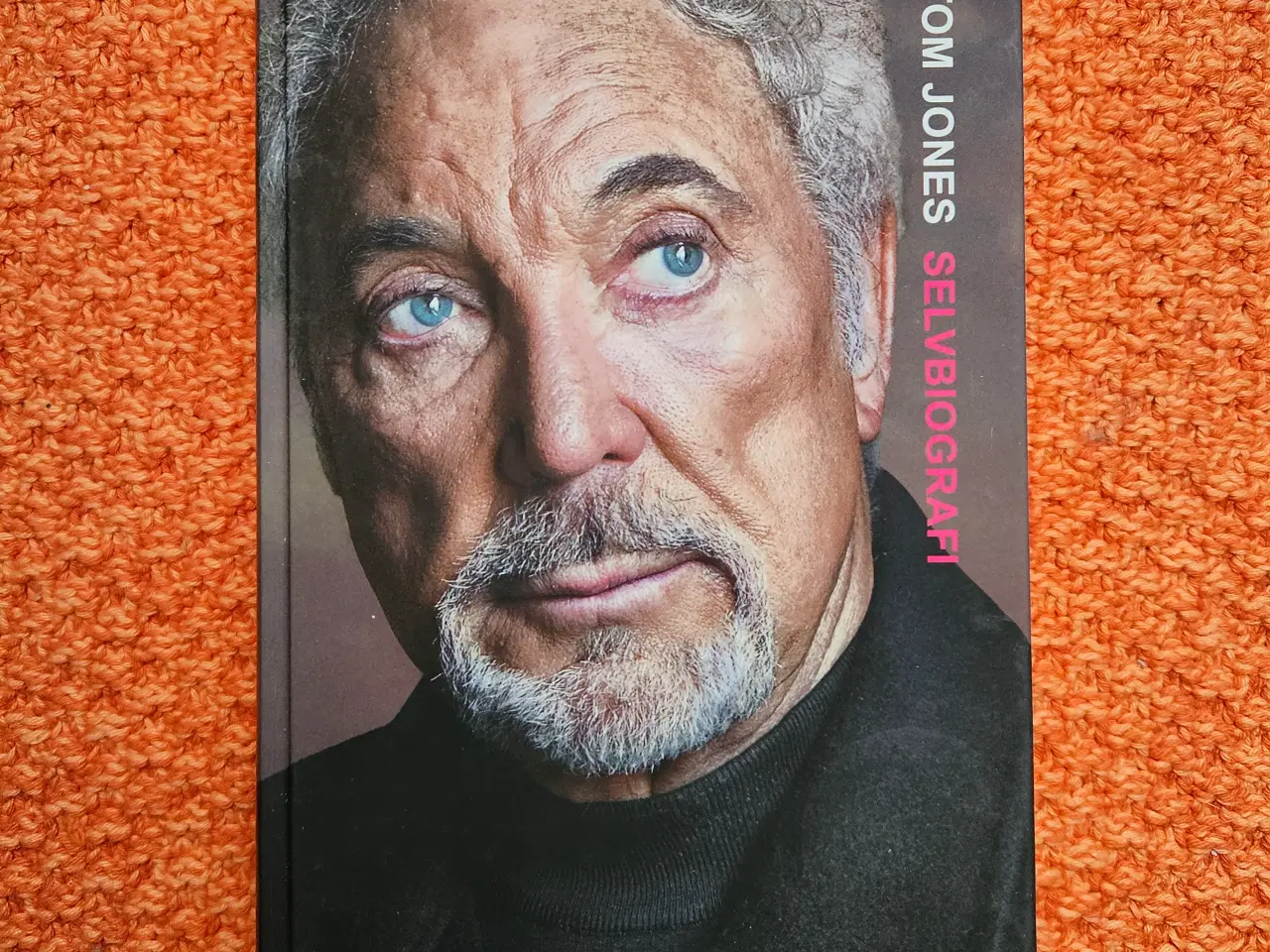 Billede 1 - Bog: Tom Jones selvbiografi