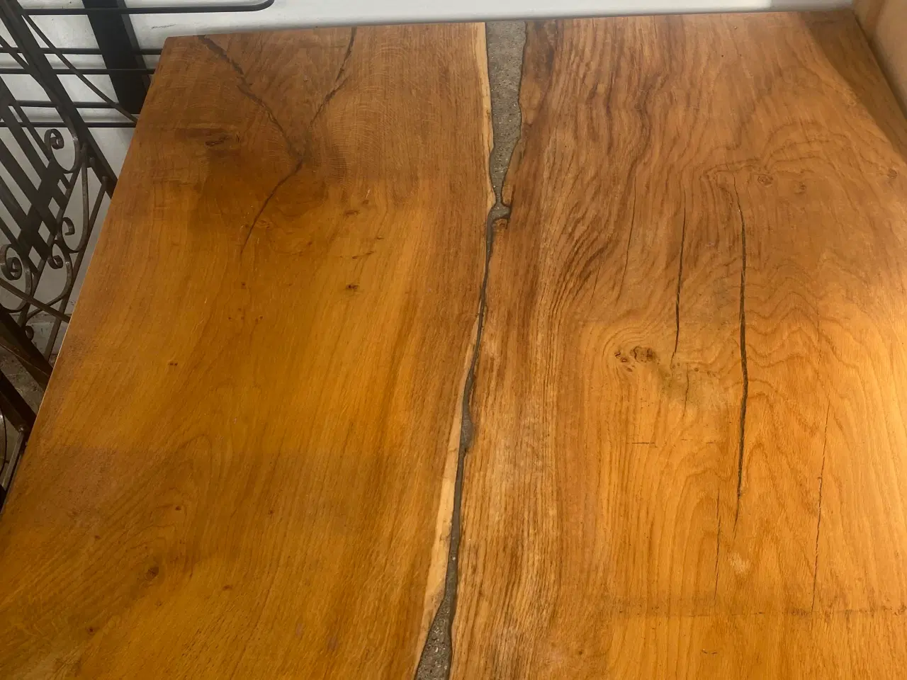 Billede 5 - Spise bord egetræ med beton epoxy