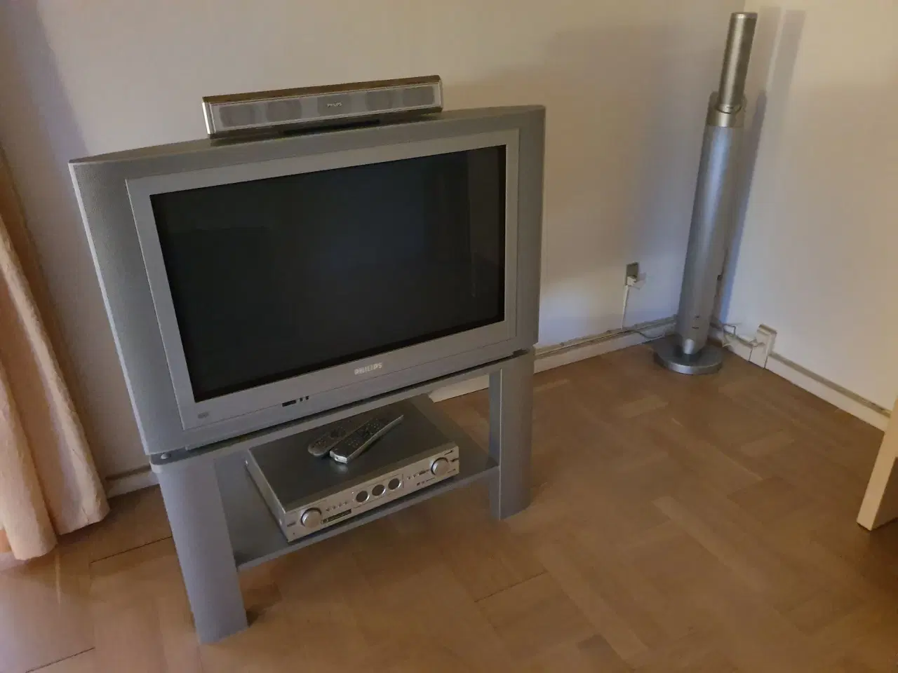 Billede 1 - TV m/sorroundsound