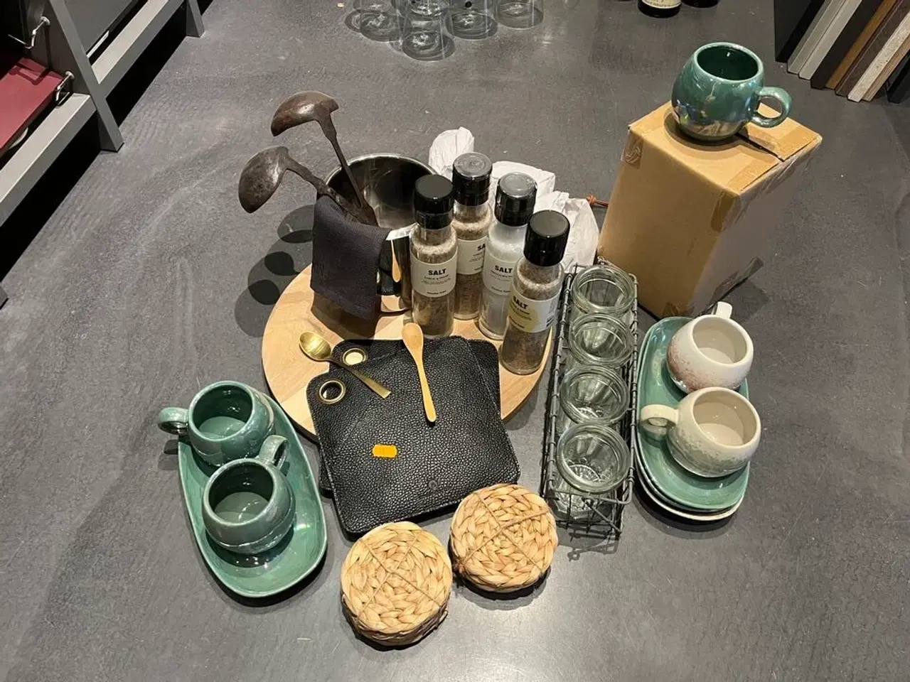 Billede 1 - Salt-/ og peberkværne, krus m.v.