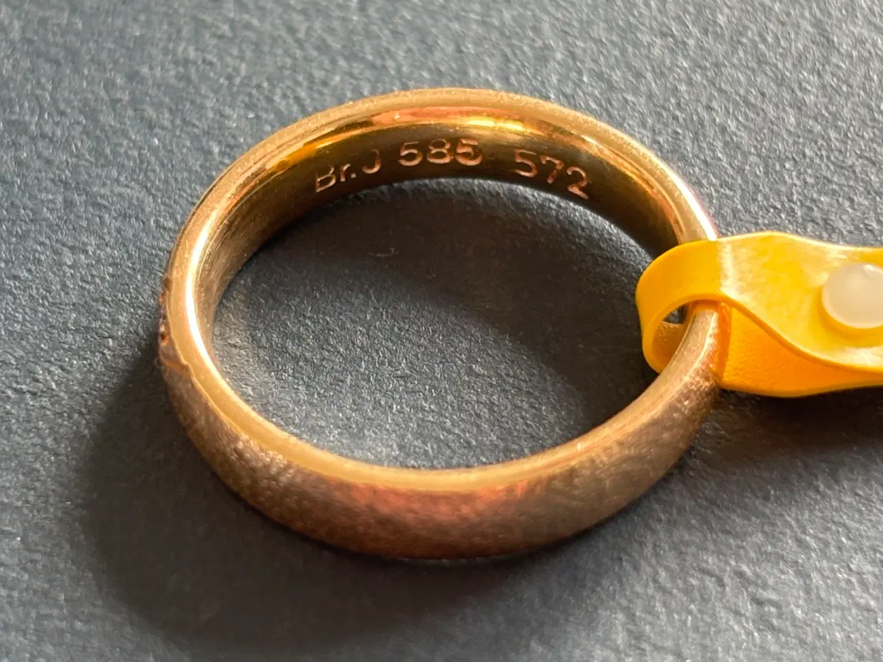 Billede 3 - Elegant sæt vielsesringe i 14 karat guld