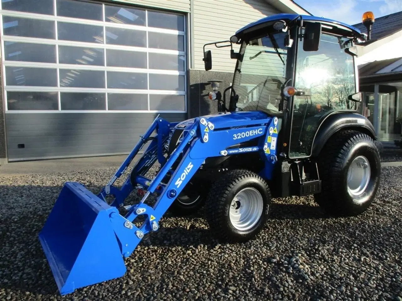 Billede 19 - Solis 26 HST Med kabine, Turf hjul og frontlæsser.