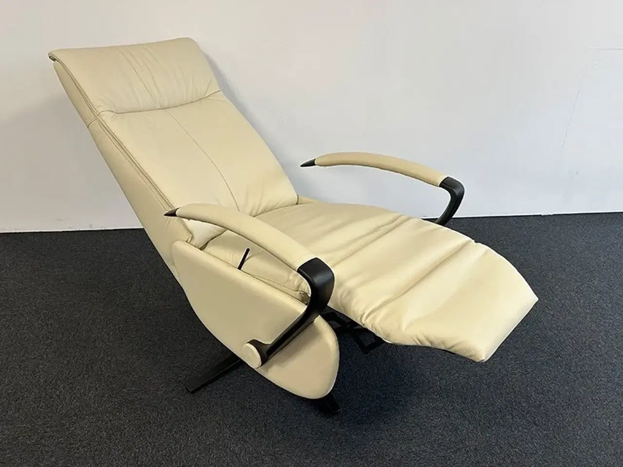 Billede 2 - LS335 - L - Gasfjeder - Hvid læder