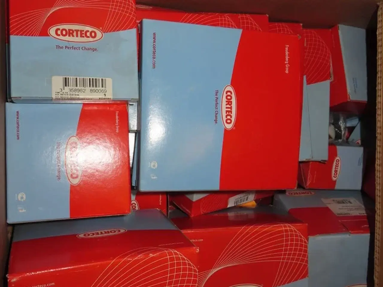 Billede 24 - 14 Paller med Autoreservedele