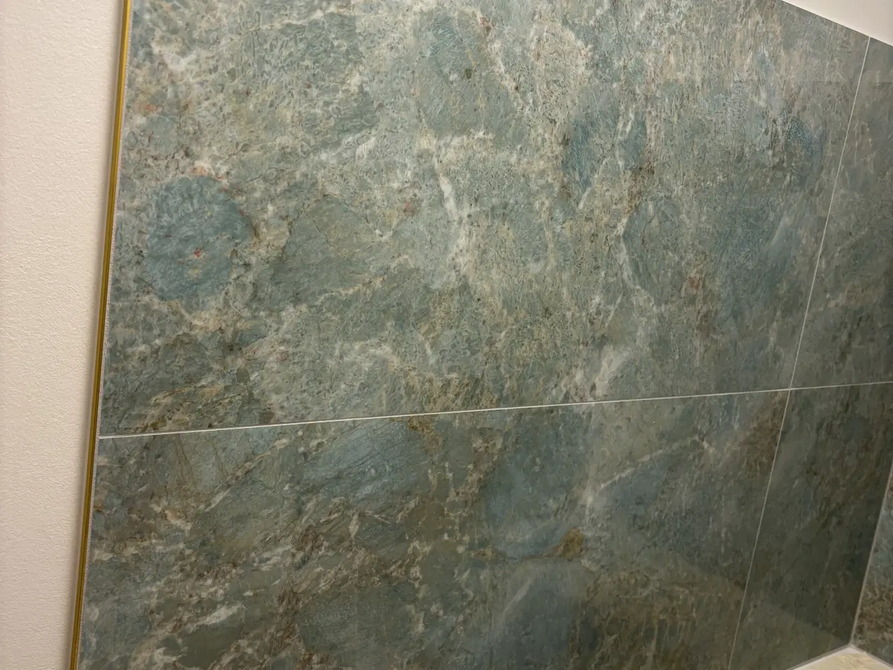 Billede 2 - Fliser til badeværelse