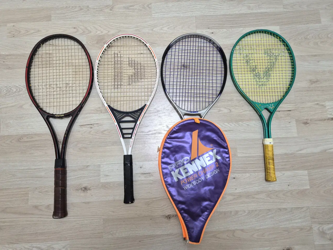 Billede 1 - Tennisketsjere 4 stk, Prisen er for alle 4 stk, 