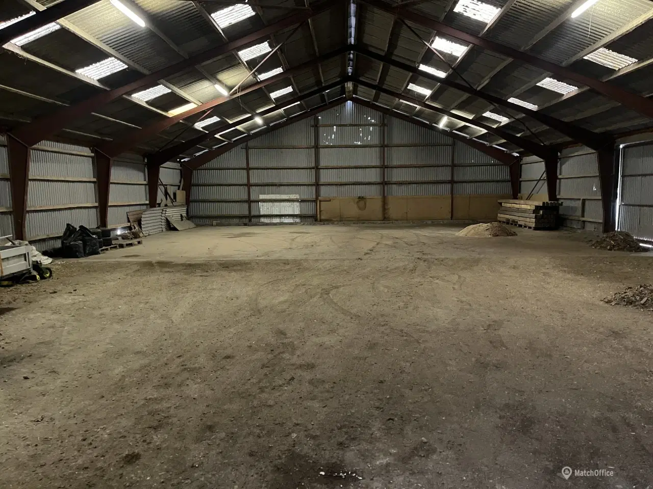 Billede 2 - Rummelig hal på 456 m² udlejes