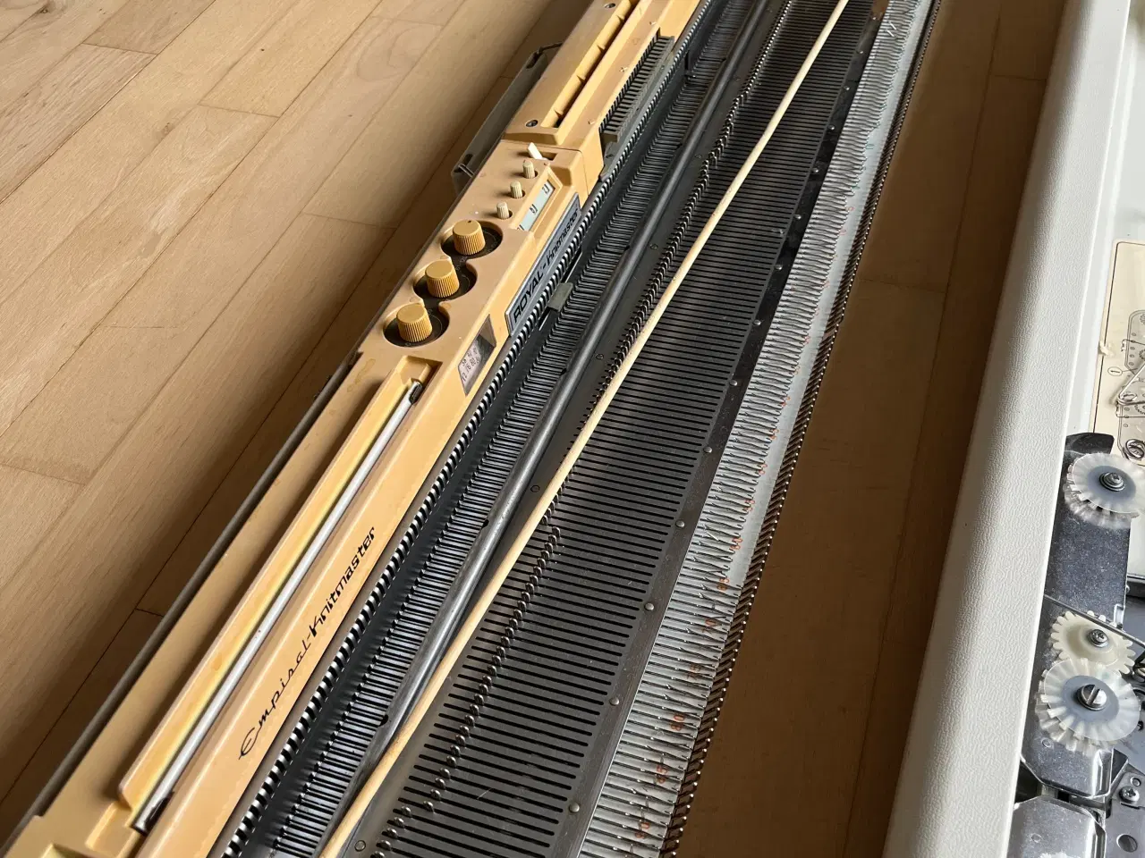 Billede 5 - Strikkemaskine Empiral Knitmaster 328
