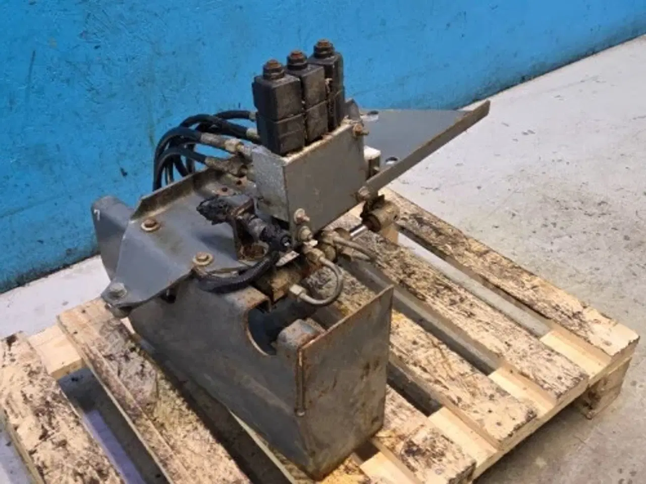 Billede 7 - Massey Ferguson 7278 Gearvælger Konsol 45140009