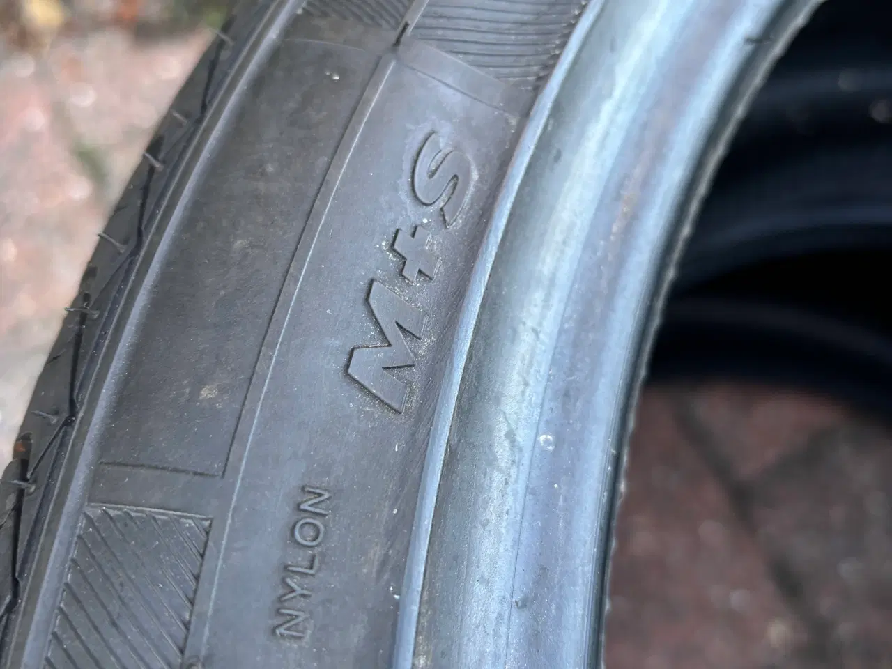 Billede 3 - 2 stk. 235/40 R 17 96Y