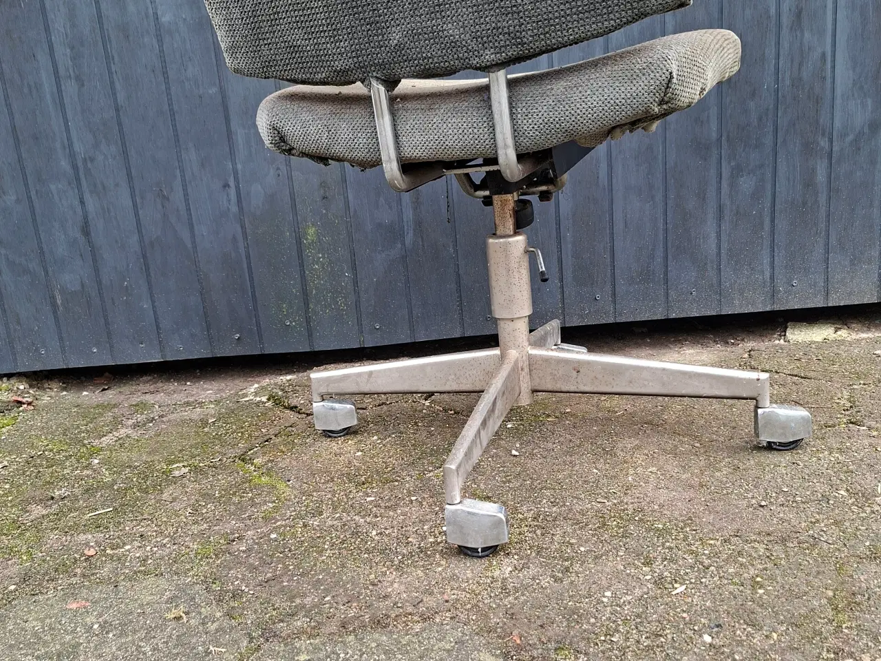 Billede 1 - Ældre kontorstol med en del patina 
