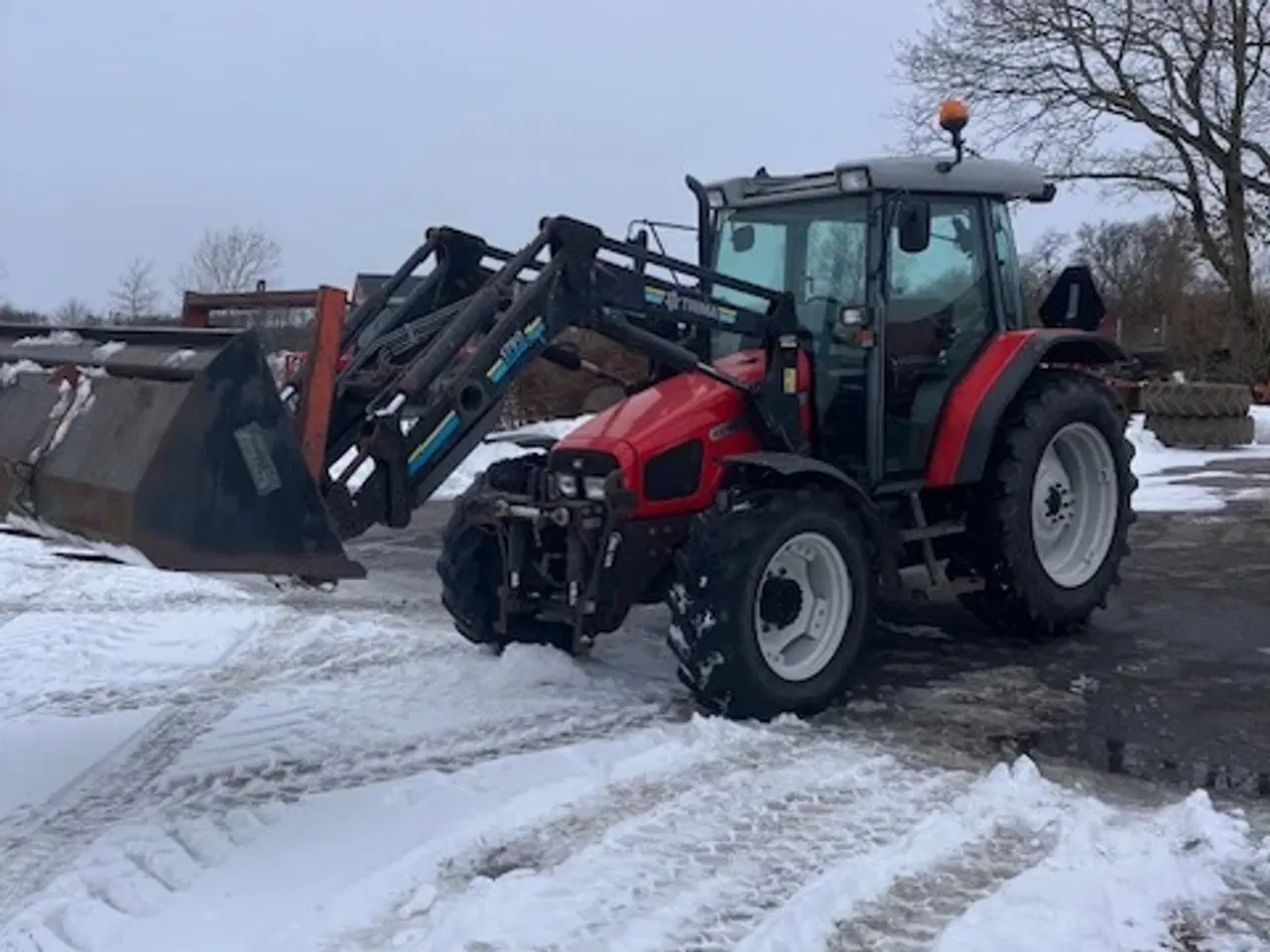 Billede 1 - Massey Ferguson 4245 med frontlæsser og frontlift