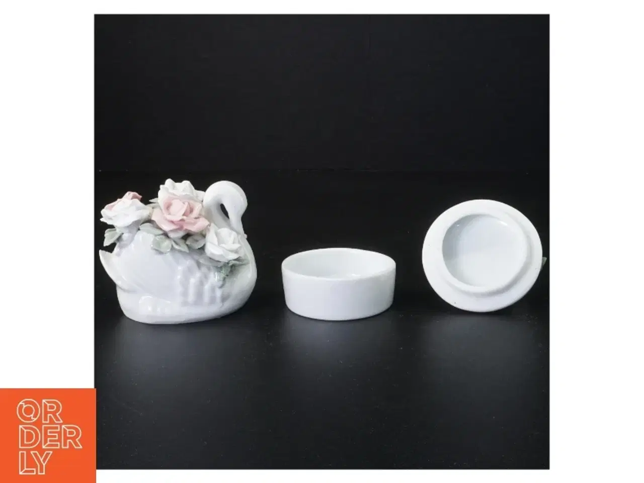 Billede 4 - Porcelænssvane med blomsterdekoration og krukke (str. Svane 9 x 8 x 8 cm krukke 7 x 6 cm)