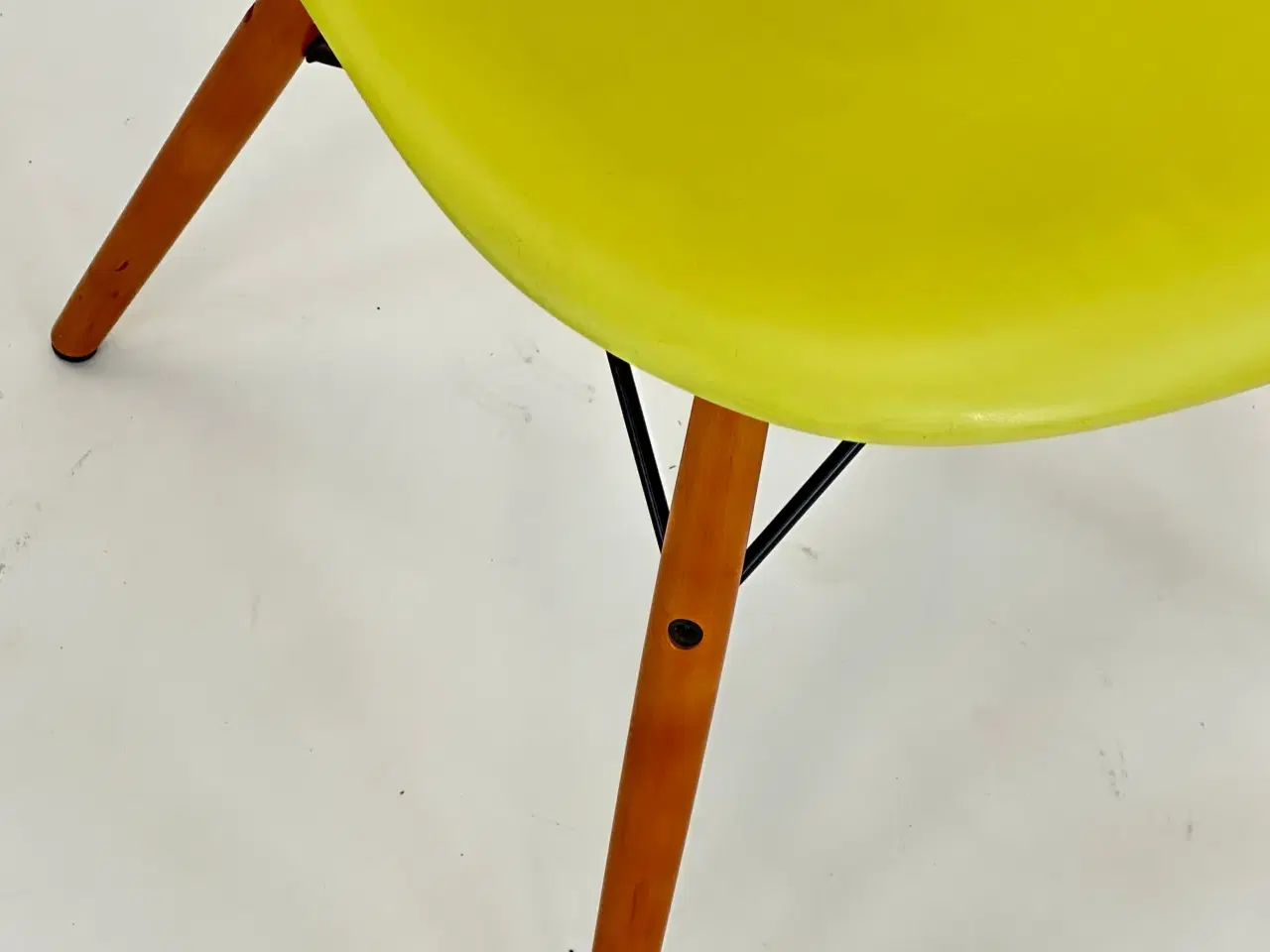 Billede 7 - Vitra Eames DSW Stol  (Citron RE)