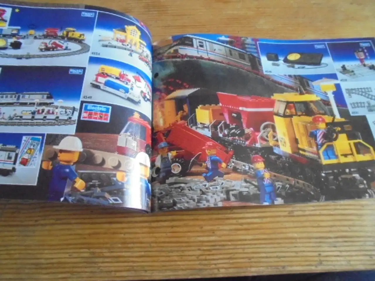 Billede 2 - Gammelt LEGO-katalog i fin stand  Se fotos  