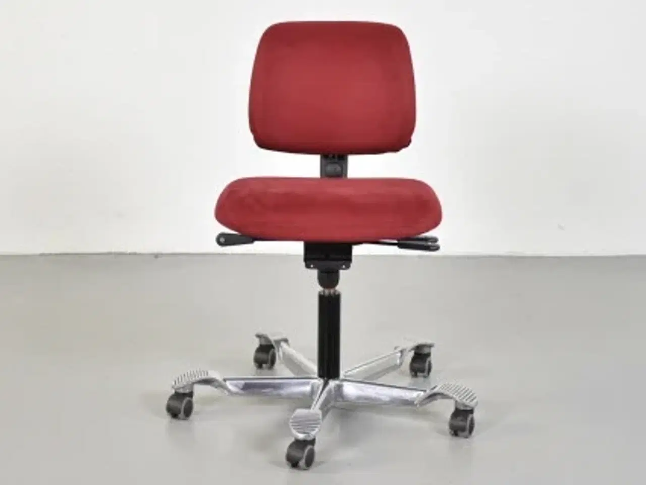 Billede 1 - Häg credo kontorstol med rødt polster og blankt understel