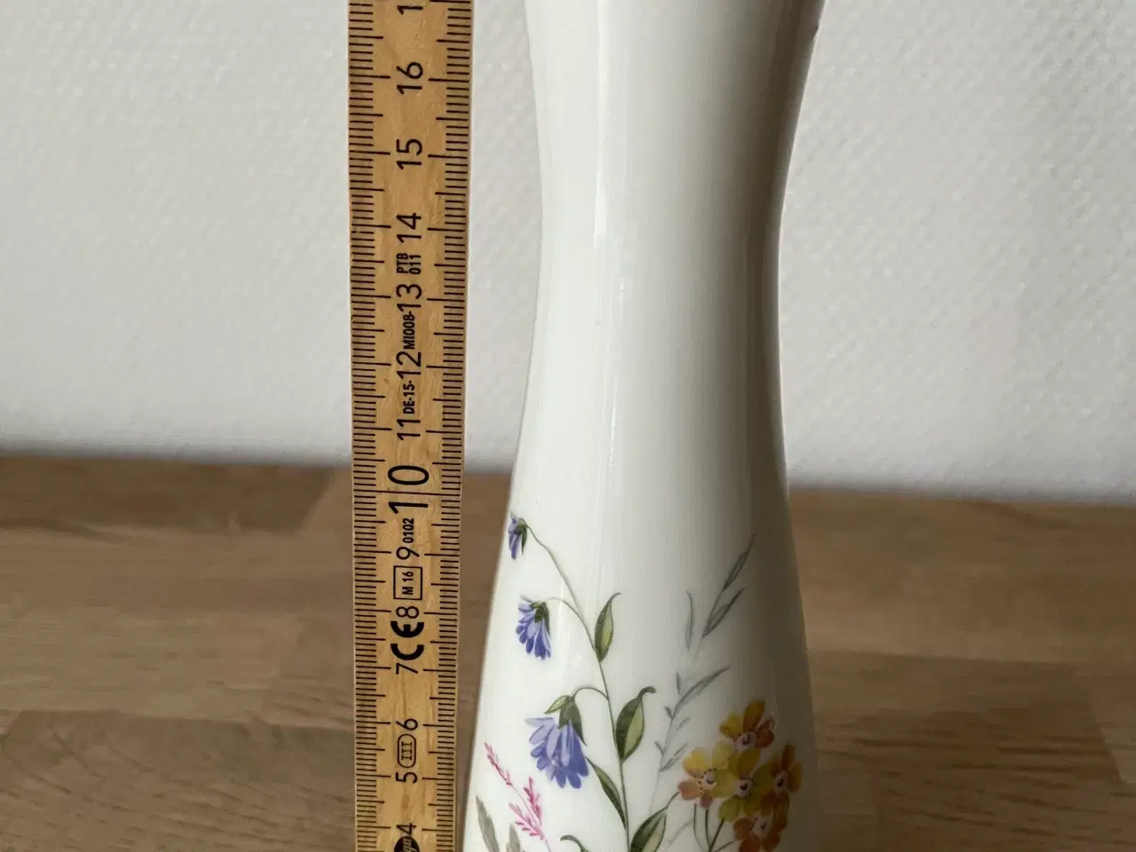 Billede 6 - Flot vase med blomster-dekoration