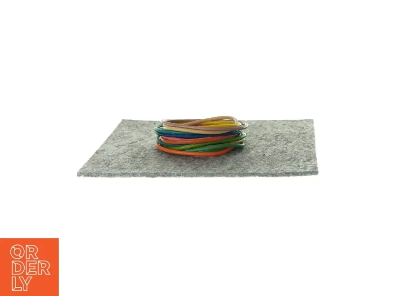 Billede 1 - Plastik armbånd i forskellige farver (13 stk)
