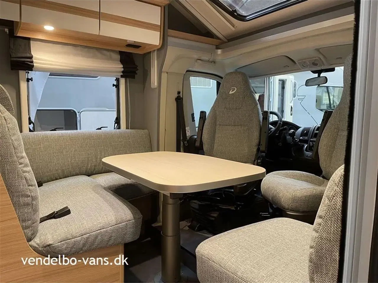 Billede 23 - 2023 - Dethleffs Just T 7052 DBM - 90 Year   Fritstående dobbeltseng med ekstra  stor garage neden under