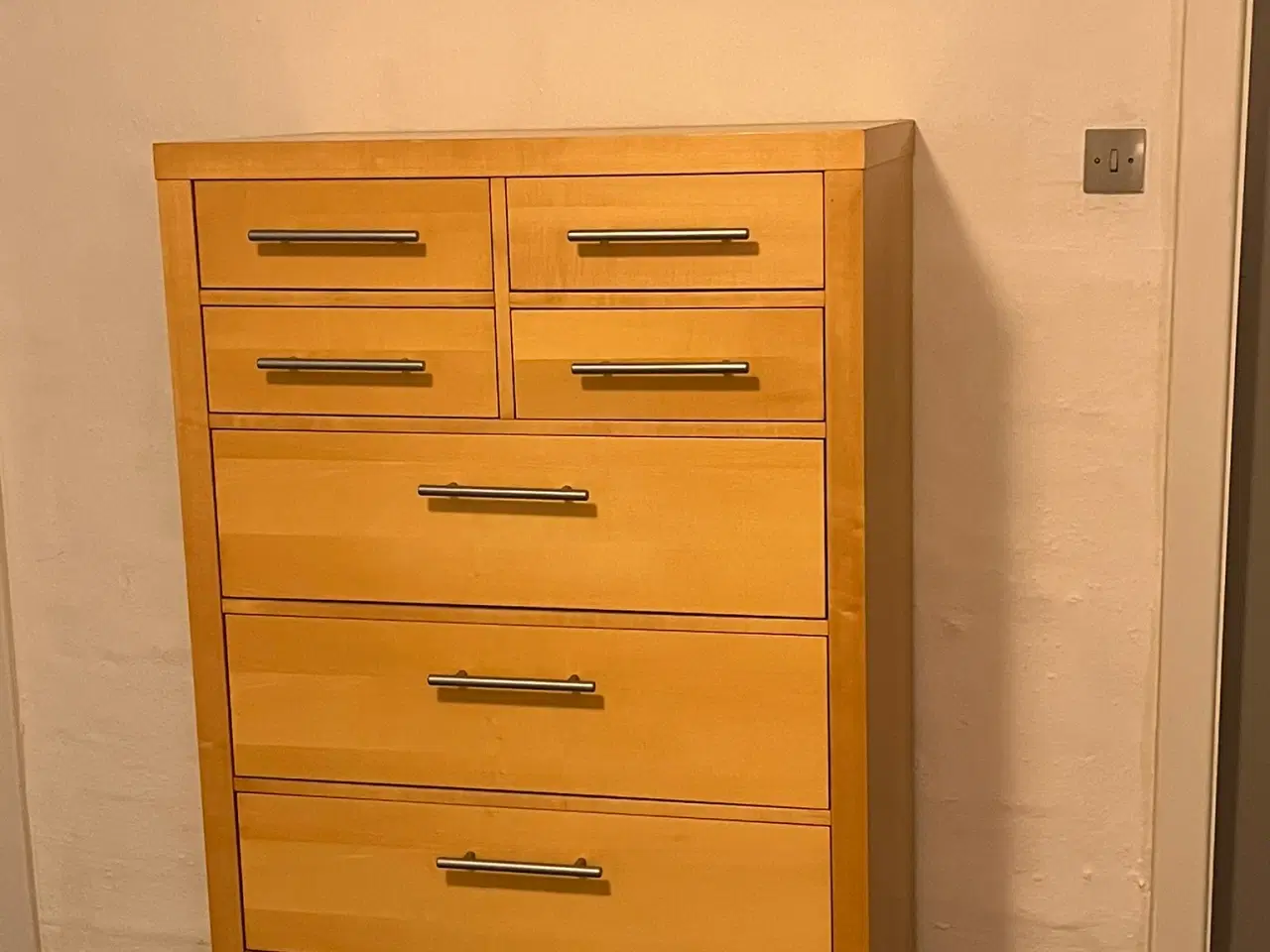 Billede 1 - Stor kommode 8 skuffer, ægte Ahorn
