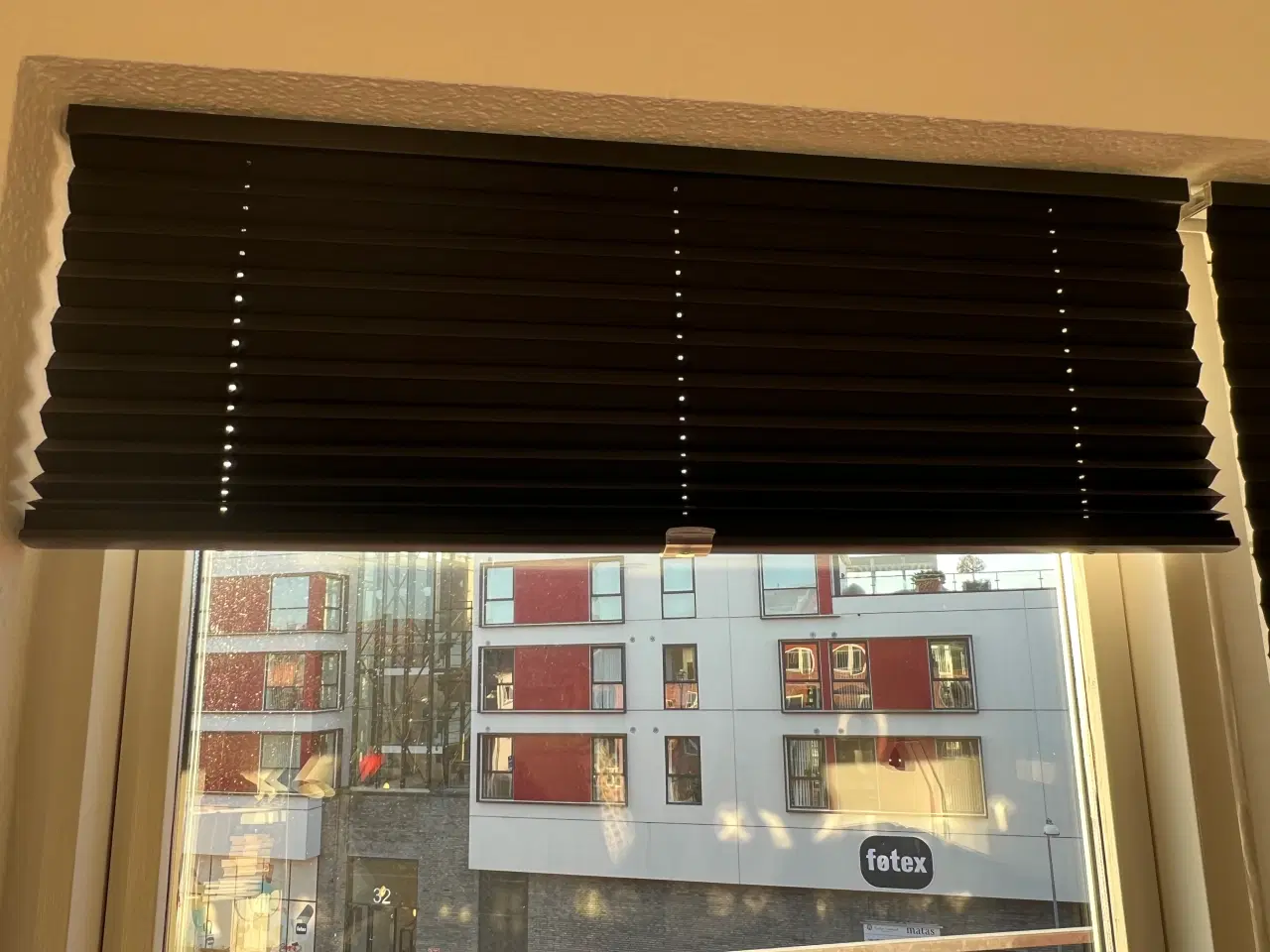 Billede 1 - Mørklægningsgardin plisse sort