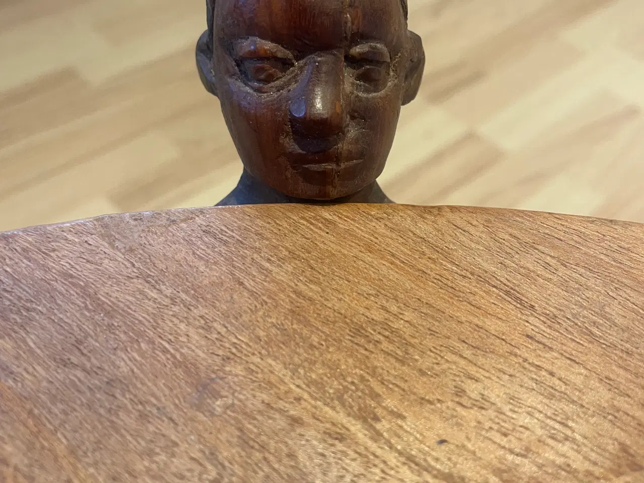 Billede 11 - Africana bord-håndskåret stel med figurer, 19fotos