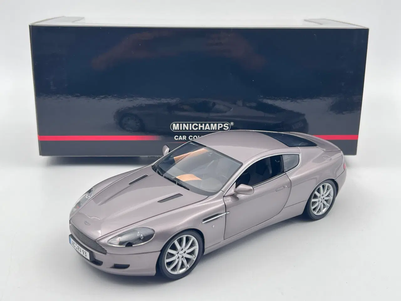 Billede 2 - 2003 Aston Martin DB9 Coupe - MINICHAMPS - 1:18