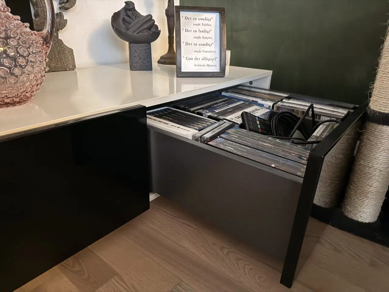 Billede 6 - TV bord, højglans sort/hvid. ILVA