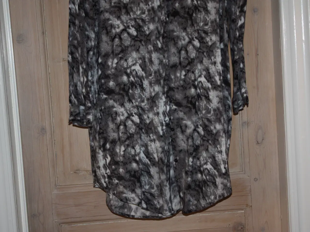 Billede 4 - Blusekjole str. ca 40 hofter 104 cm