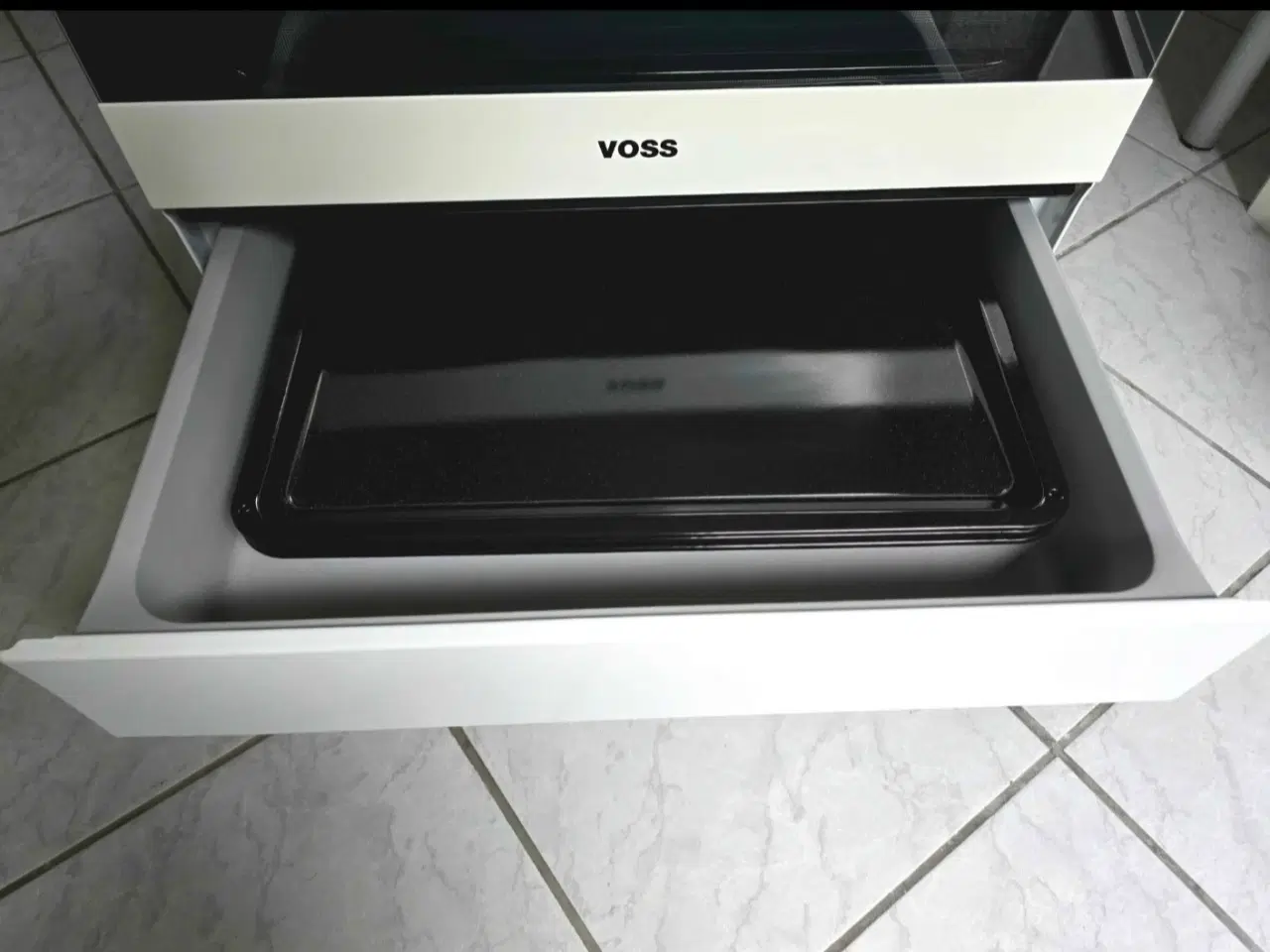 Billede 5 - Komfur Voss glaskeramisk XL-ovn. Rent og pænt.