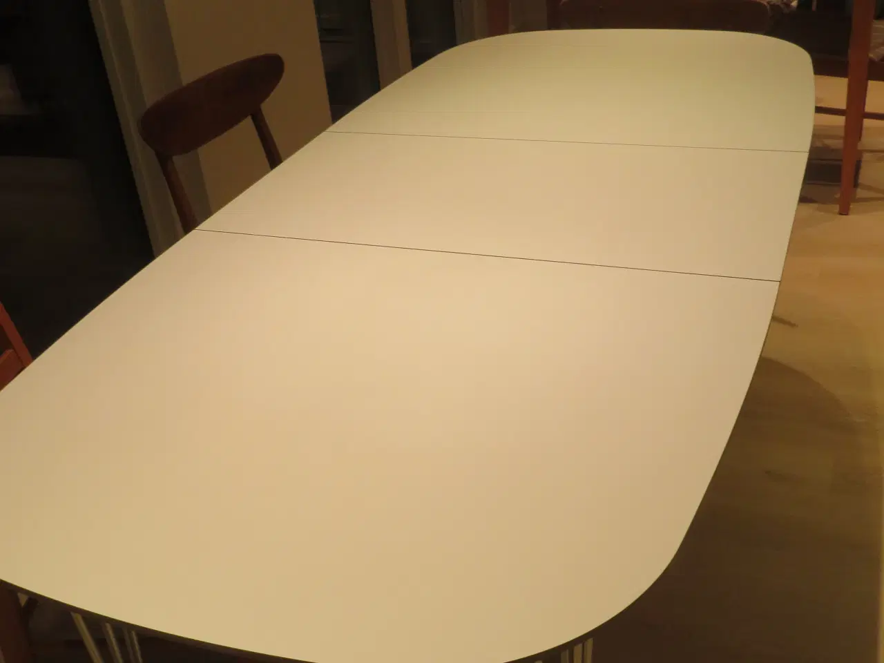 Billede 2 - Spisebord, Haslev, hvidt med stålben