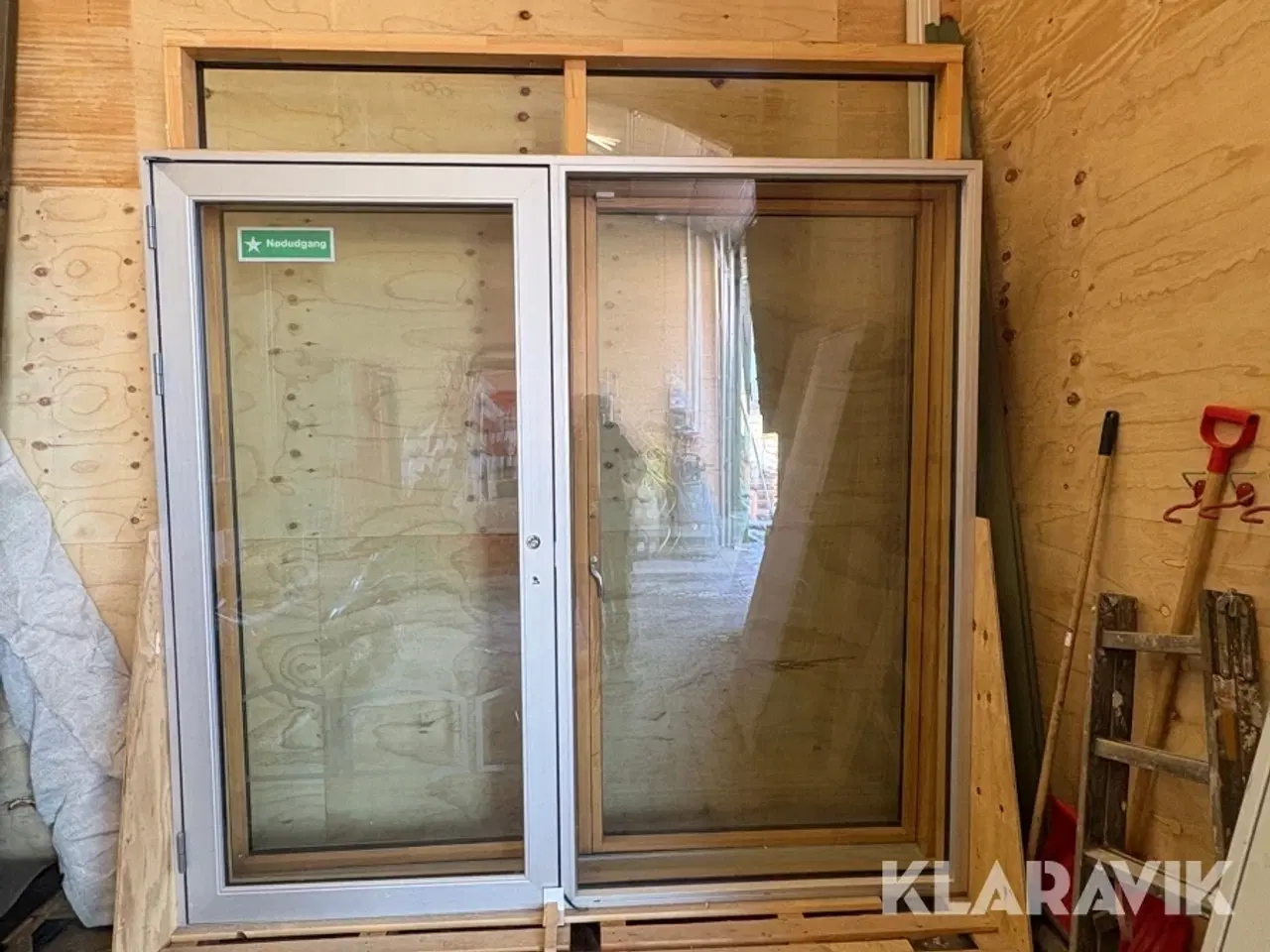 Billede 2 - Vinduesparti 2 styk 1 med overdel og 1 med gennemgående låsekasse