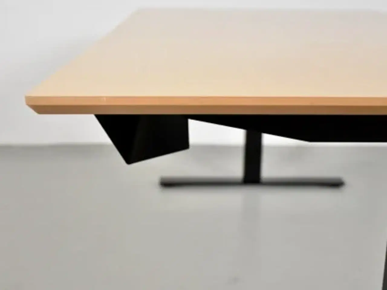 Billede 10 - Hæve-/sænkebord i bøg, 180 cm.