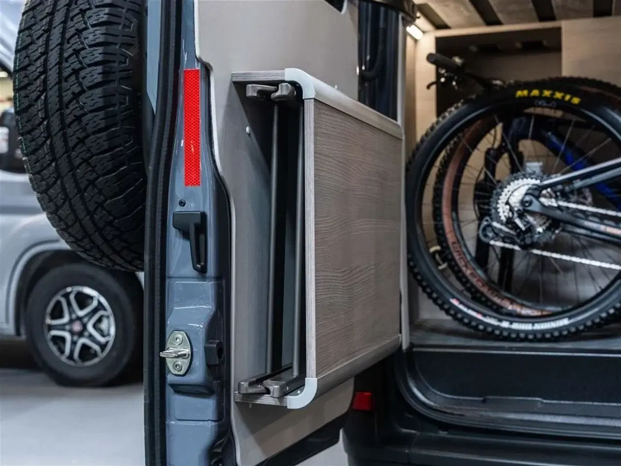 Billede 41 - 2026 - FURGOK   Langsgående senge og cykel garage på 6 meter!