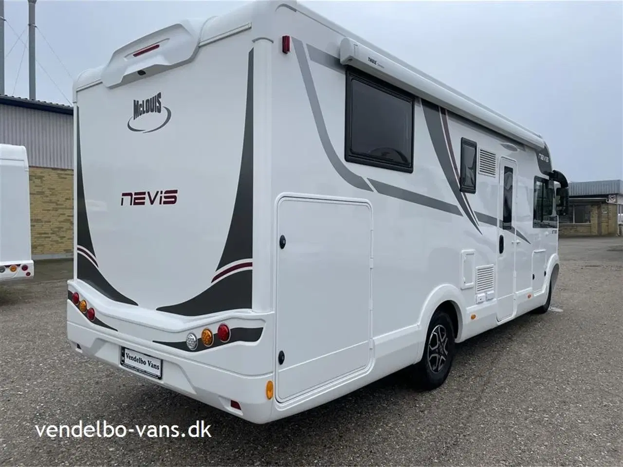 Billede 2 - 2024 - McLouis Nevis 873   180 HK og 9 trins automatgear - enkeltsenge og stor garage